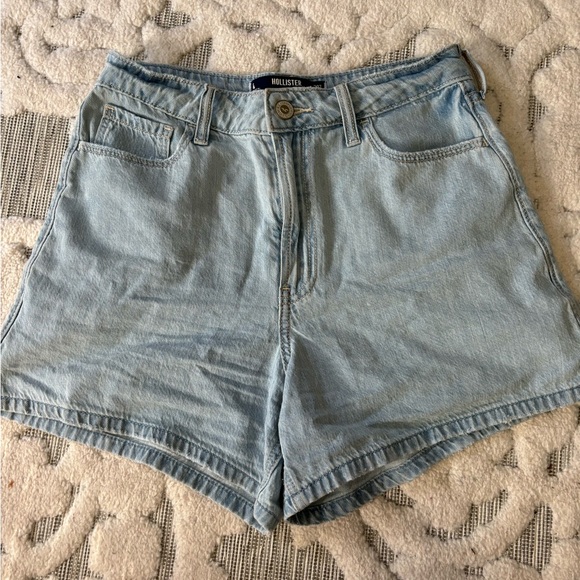Brand new Hollister shorts - Picture 1 of 3